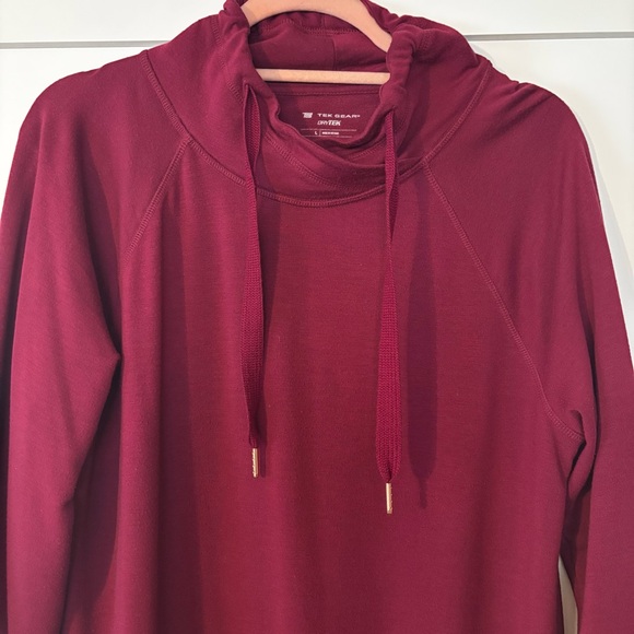 tek gear Tops - Tek Gear Women's Maroon Long Tunic/Sweatshirt Lightweight L Like New